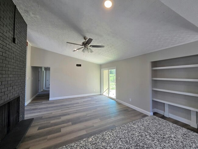 2504 Magna Vista Dr in Dallas, TX - Building Photo - Building Photo