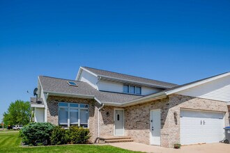 N307 Eastowne Ct, Unit SI ID1061648P in Appleton, WI - Foto de edificio - Building Photo