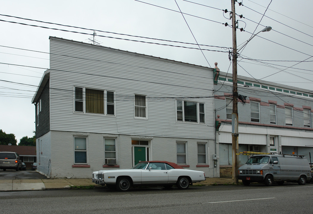 2525 Peach St in Erie, PA - Foto de edificio