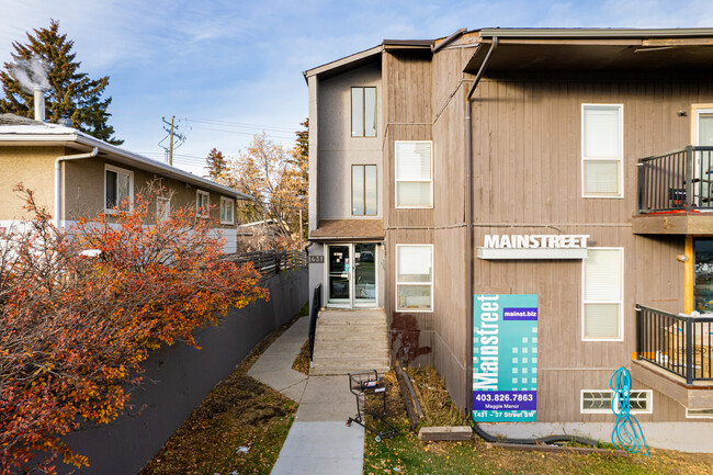 Maggie Manor in Calgary, AB - Building Photo - Building Photo