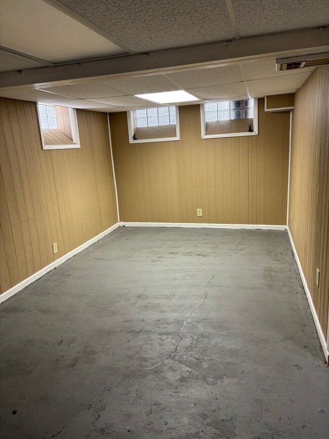 830 E 256th St in Euclid, OH - Building Photo - Building Photo