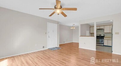 421 Lancaster Ct in Piscataway, NJ - Building Photo - Building Photo