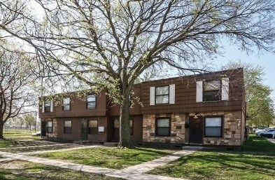 TOWNHOUSE GARDEN APARTMENTS in Chicago, IL - Building Photo