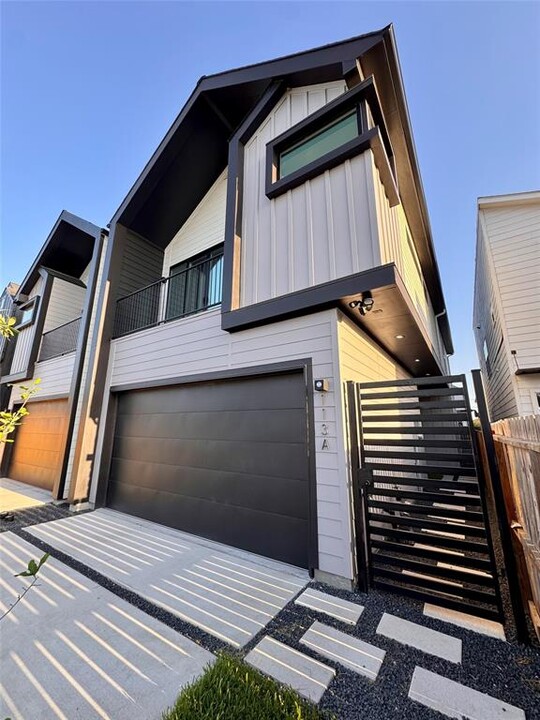 113 E 32nd St in Houston, TX - Building Photo
