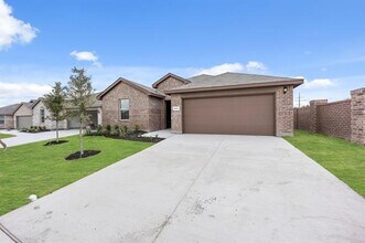 925 Whisper Spgs Ct in Fort Worth, TX - Building Photo - Building Photo