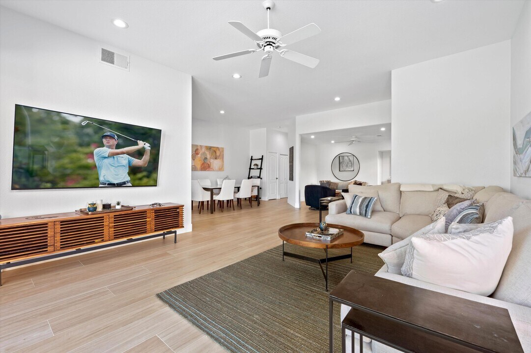 38 Pine Valley Dr in Rancho Mirage, CA - Building Photo