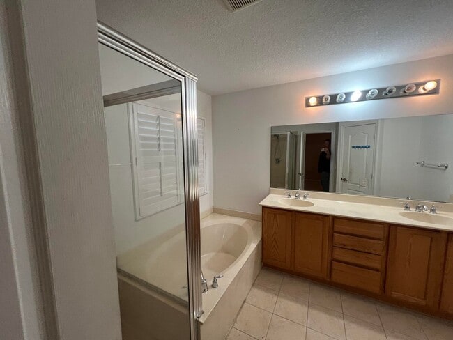 4206 Cohune Palm Ct in Greenacres, FL - Foto de edificio - Building Photo