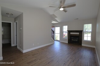 201 Spring Meadow Cir in Jacksonville, NC - Building Photo - Building Photo