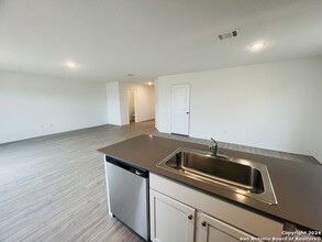 2408 Hunter Peak in New Braunfels, TX - Building Photo - Building Photo