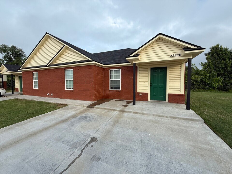 2225 Alma Blvd-Unit -B in Van Buren, AR - Building Photo