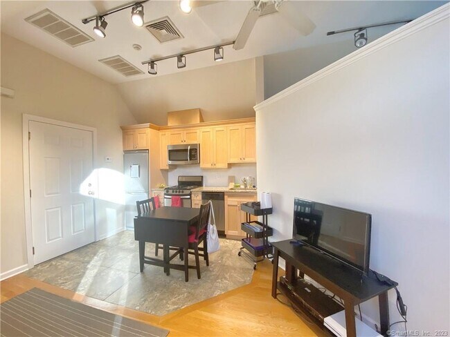 202 Old Ridgefield Rd, Unit 2A in Wilton, CT - Building Photo - Building Photo