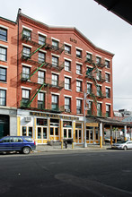 119 South St in New York, NY - Building Photo - Building Photo