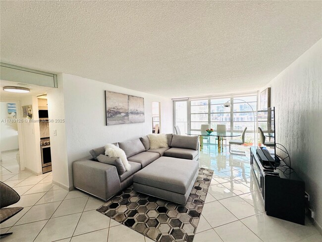 230 174th St in Sunny Isles Beach, FL - Building Photo - Building Photo