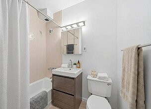 115 E 81st St, Unit 2C in New York, NY - Foto de edificio - Building Photo