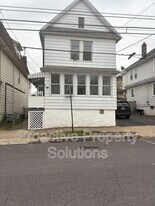 461 Madison St in Wilkes-Barre, PA - Building Photo