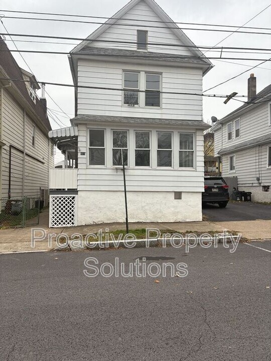 461 Madison St in Wilkes-Barre, PA - Building Photo