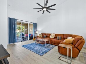 233 W Coral Trace Cir in Delray Beach, FL - Foto de edificio - Building Photo