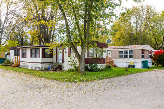 Belle Mobile Village in Belleville, MI - Foto de edificio - Building Photo