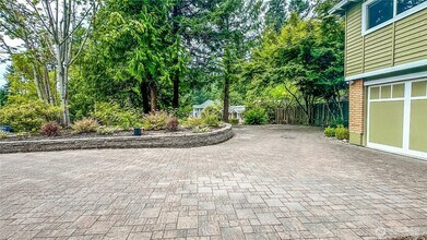 2830 216th Ave SE in Issaquah, WA - Foto de edificio - Building Photo