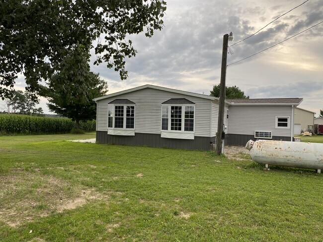 6388 State Rd in Hillsdale, MI - Building Photo - Building Photo
