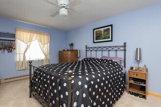 47 Will Dr, Unit 110 in Canton, MA - Foto de edificio - Building Photo