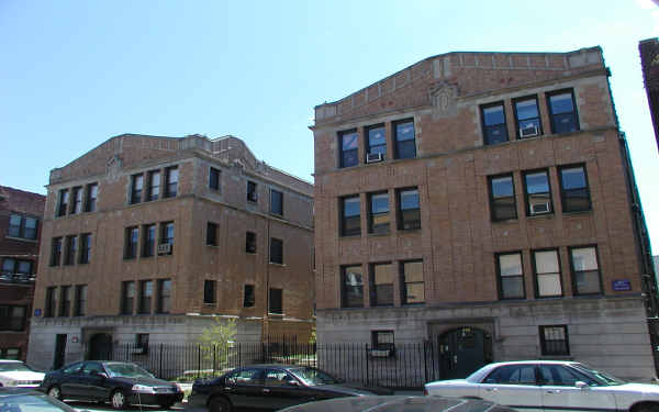 815-823 W Cornelia Ave in Chicago, IL - Building Photo - Building Photo