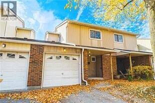 5033 Pinedale Ave in Burlington, ON - Building Photo