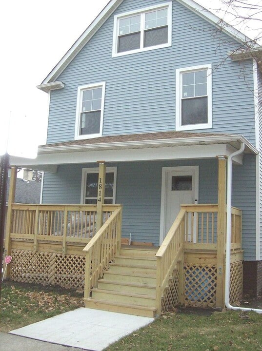 1814 Lake St in Evanston, IL - Building Photo