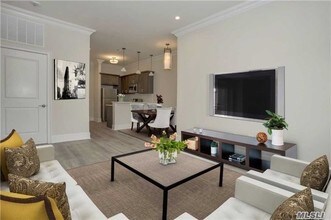 226 New York Ave-Unit -301 in Huntington, NY - Building Photo - Building Photo