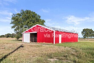 740 N League in Axtell, TX - Building Photo - Building Photo