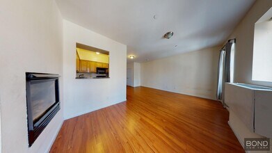 342 W 47th St in New York, NY - Building Photo - Building Photo