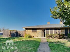 314 Towne House Ln in Richardson, TX - Building Photo