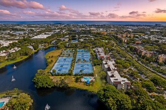825 Egret Cir in Delray Beach, FL - Foto de edificio - Building Photo