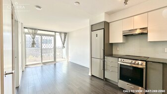 120 Varna Dr in Toronto, ON - Building Photo