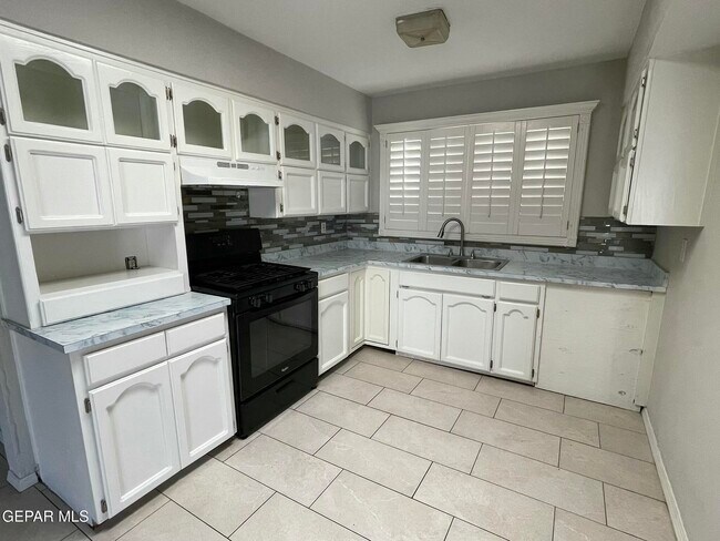 2709 Frankfort Ave in El Paso, TX - Building Photo - Building Photo