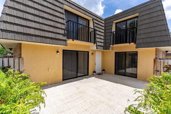 622 6th Way in West Palm Beach, FL - Building Photo - Building Photo