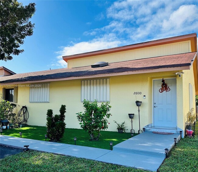 28100 SW 141st Pl in Homestead, FL - Building Photo - Building Photo