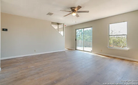 3617 Candlehead Ln in San Antonio, TX - Foto de edificio - Building Photo