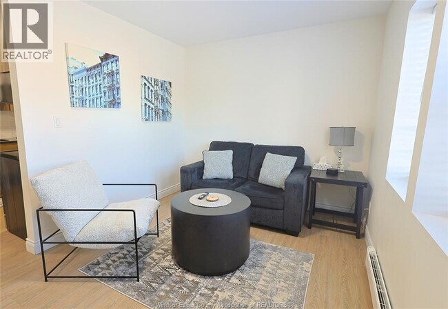 808 Ottawa St in Windsor, ON - Building Photo - Building Photo