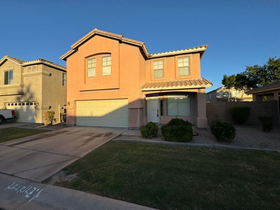 711 S Bedford Dr in Chandler, AZ - Building Photo