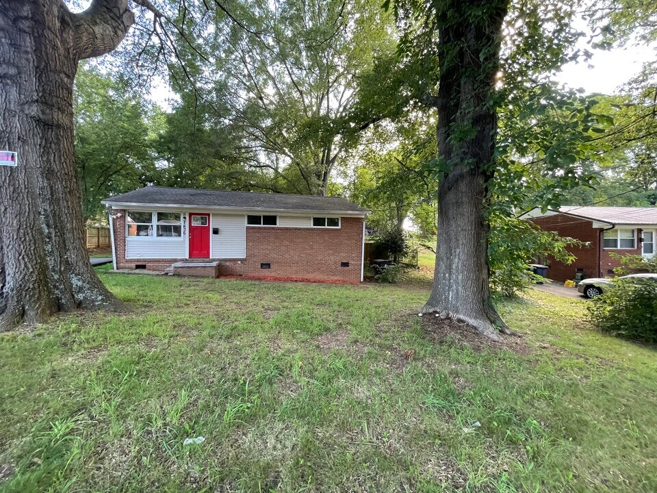 1636 Rockford St in Winston-Salem, NC - Building Photo