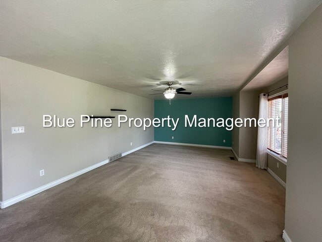 810 Tennis Ct Dr in Ammon, ID - Building Photo - Building Photo