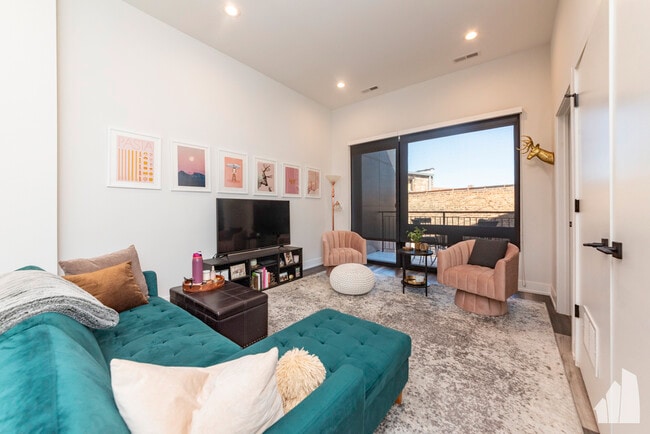 property at 2317 N Clark St