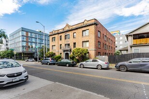 Davison Apartments in Seattle, WA - Building Photo