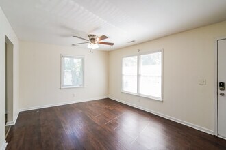 416 Greggview St in McMinnville, TN - Foto de edificio - Building Photo