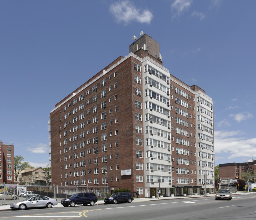 Park Towers East Apartments in Jamaica, NY - Building Photo