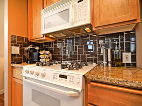 2801 1st Ave, Unit 404 in Seattle, WA - Foto de edificio - Building Photo