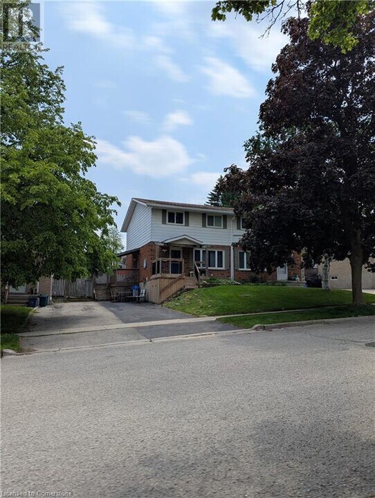 117 Markwood Dr in Kitchener, ON - Building Photo