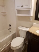 323 Smith Ave in Gilmer, TX - Foto de edificio - Building Photo