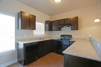 Midtown Duplexes in Brownsville, TX - Foto de edificio - Interior Photo